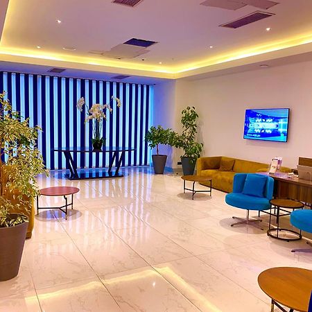 Hotel Black Sea Luxury Towers Batumi Esterno foto