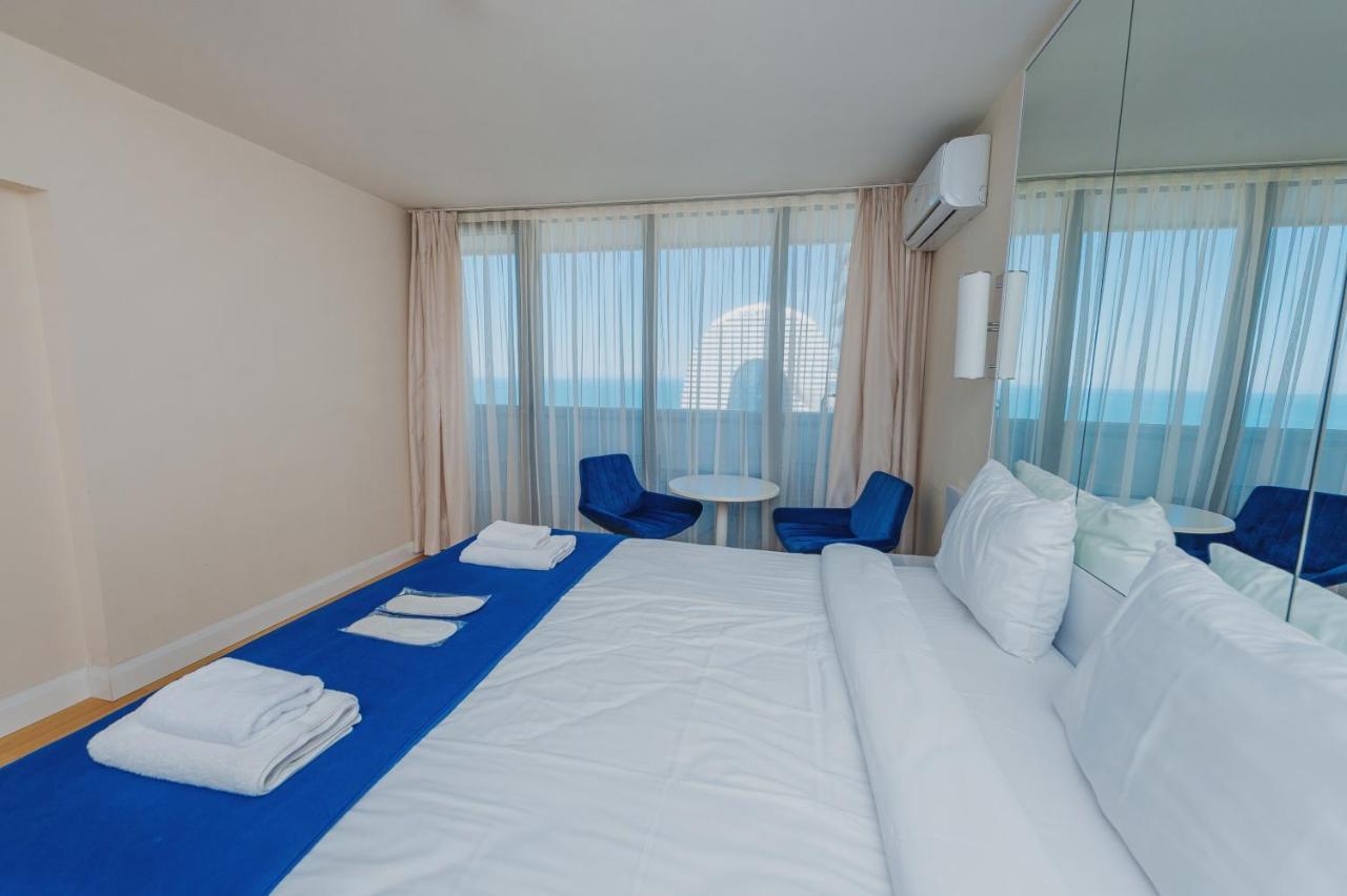 Hotel Black Sea Luxury Towers Batumi Esterno foto
