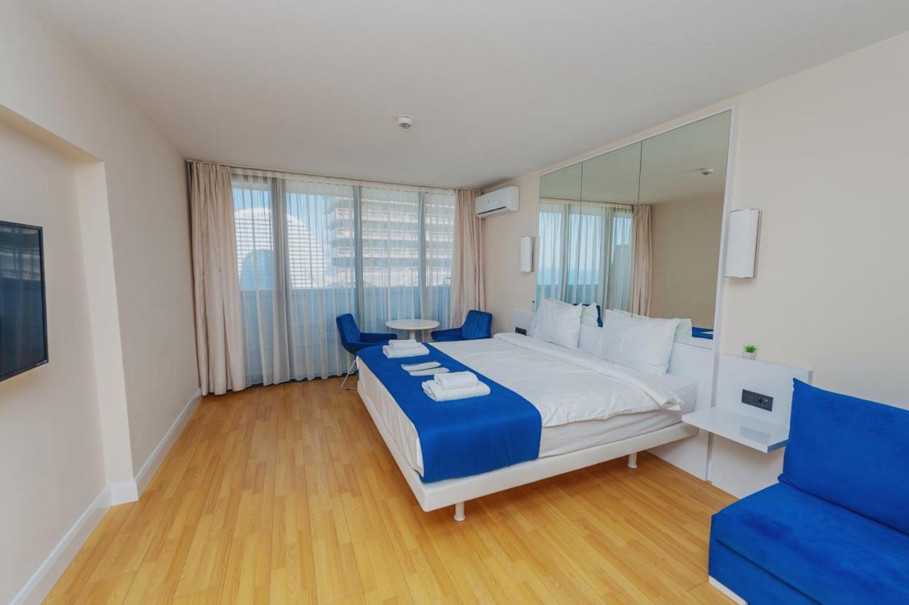 Hotel Black Sea Luxury Towers Batumi Esterno foto