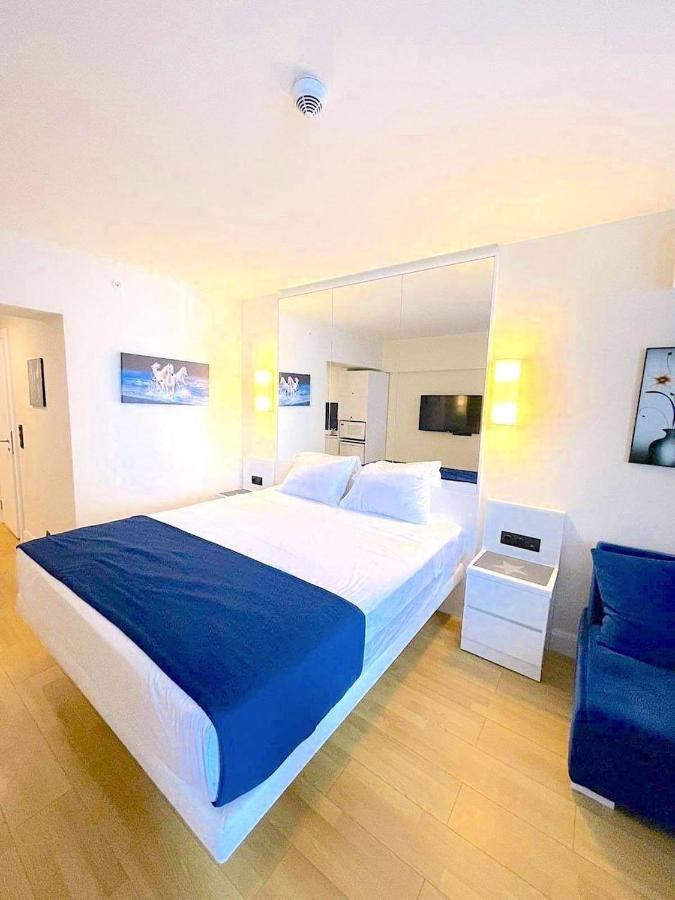Hotel Black Sea Luxury Towers Batumi Esterno foto