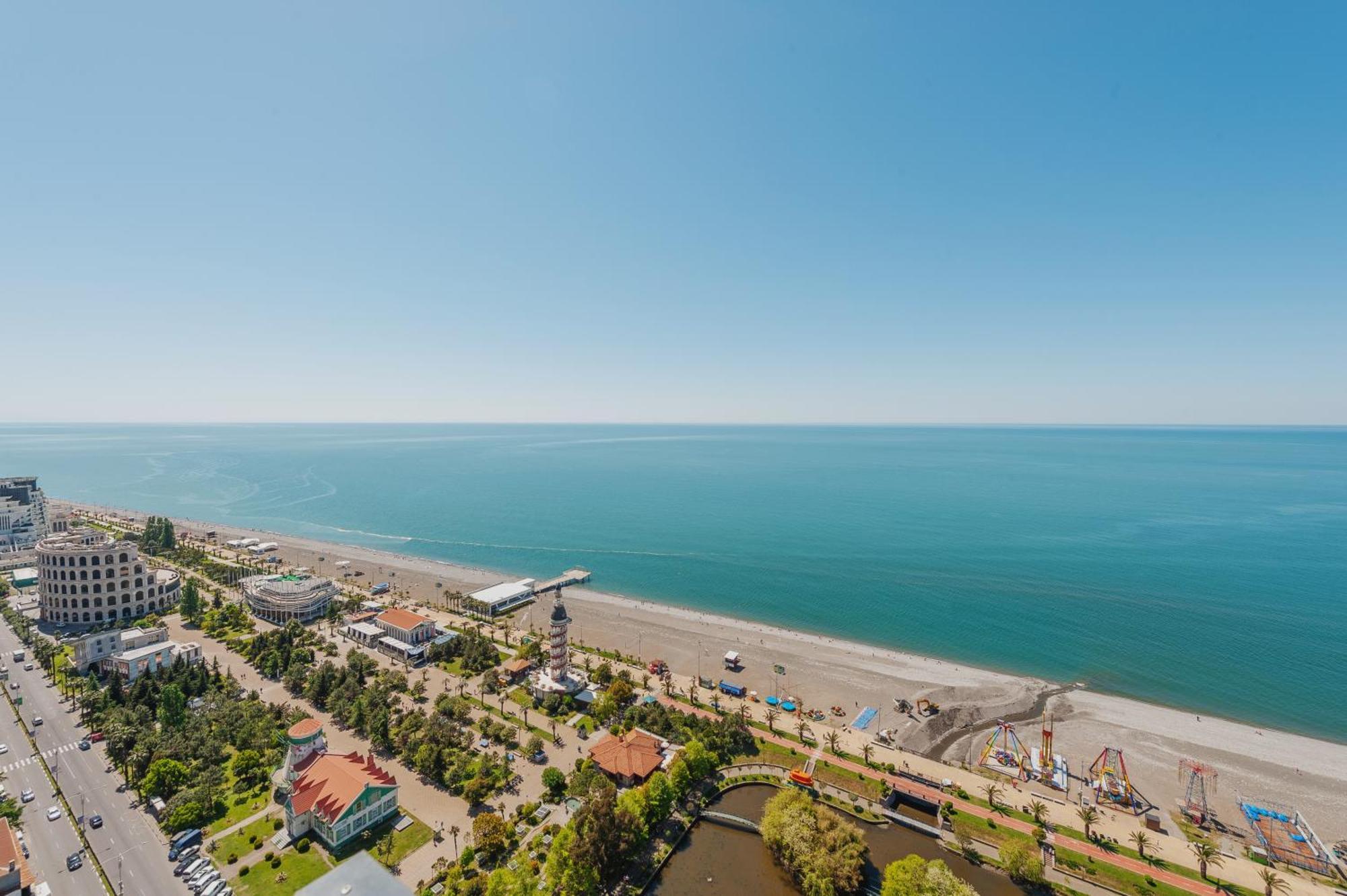 Hotel Black Sea Luxury Towers Batumi Esterno foto