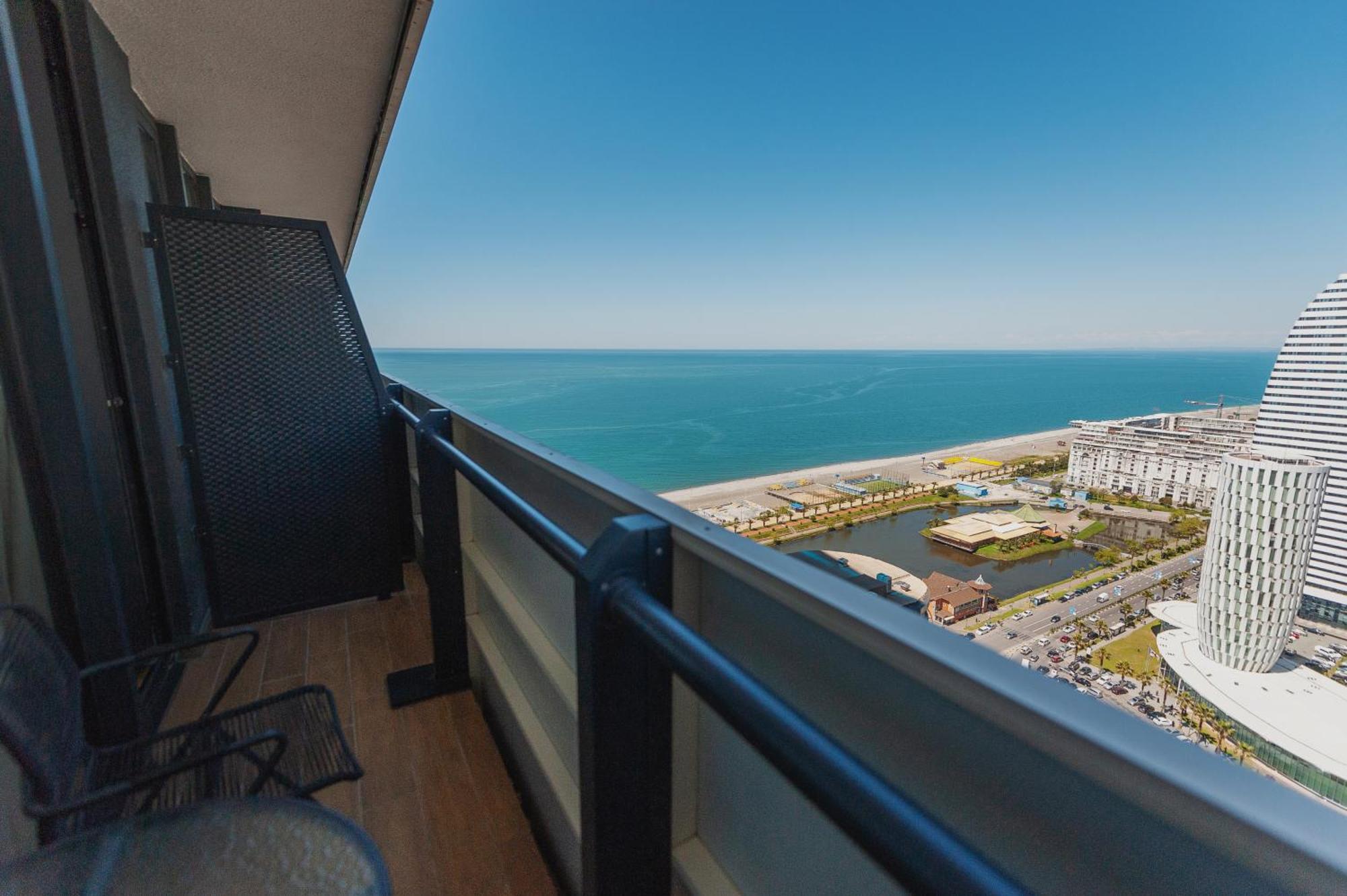 Hotel Black Sea Luxury Towers Batumi Esterno foto