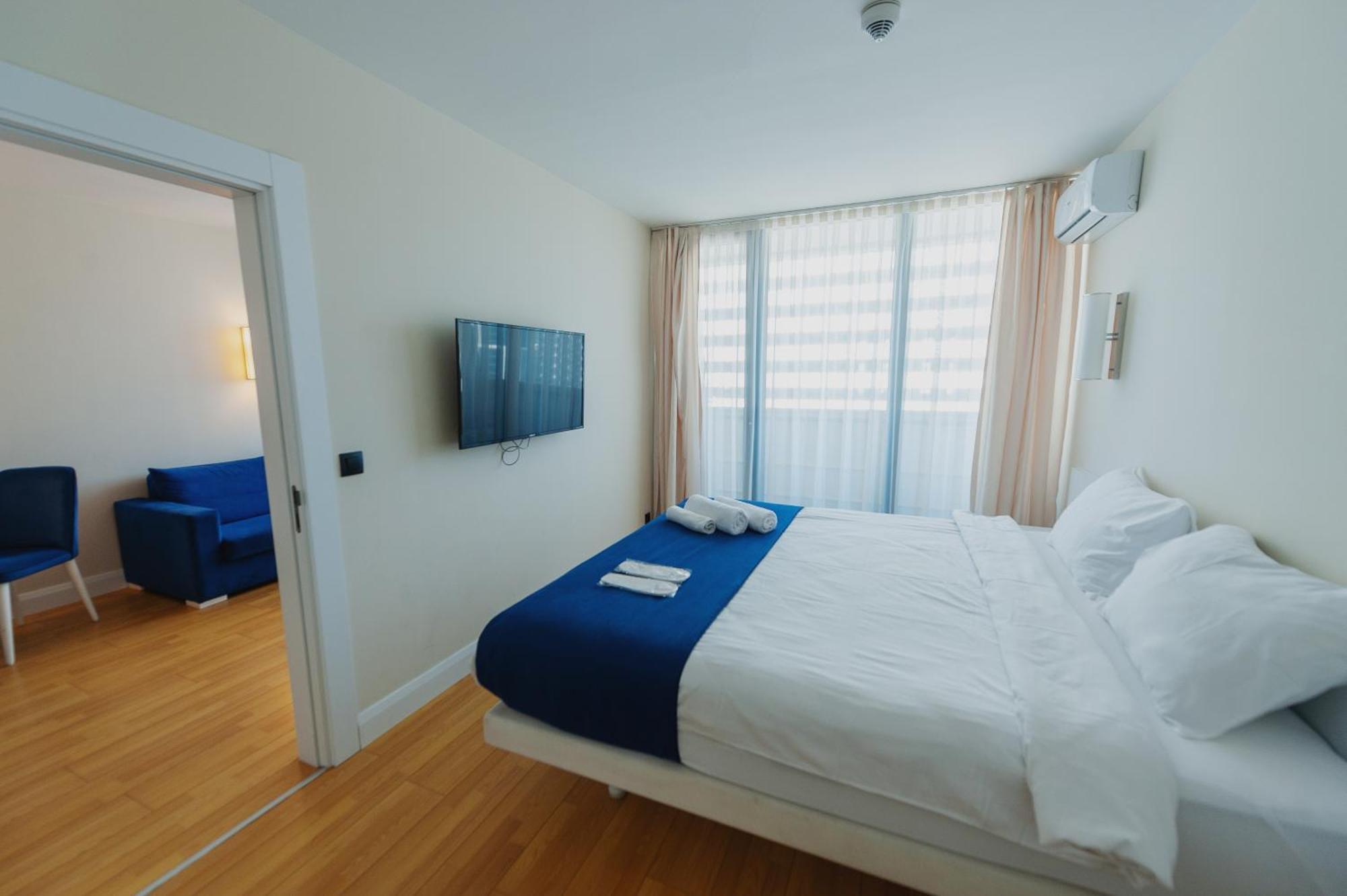 Hotel Black Sea Luxury Towers Batumi Esterno foto