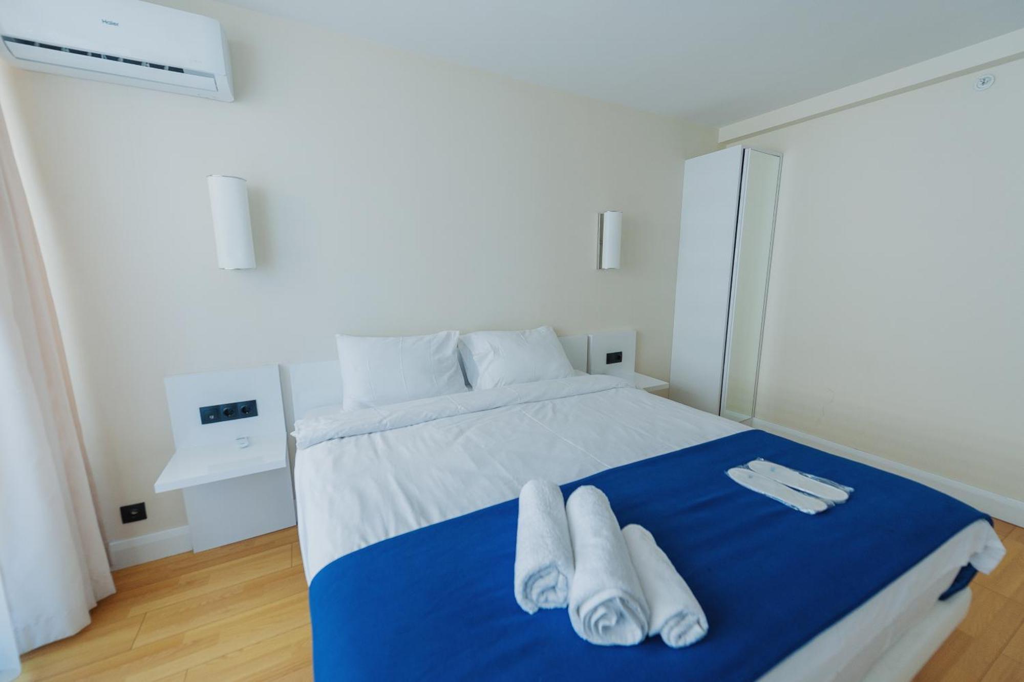 Hotel Black Sea Luxury Towers Batumi Esterno foto