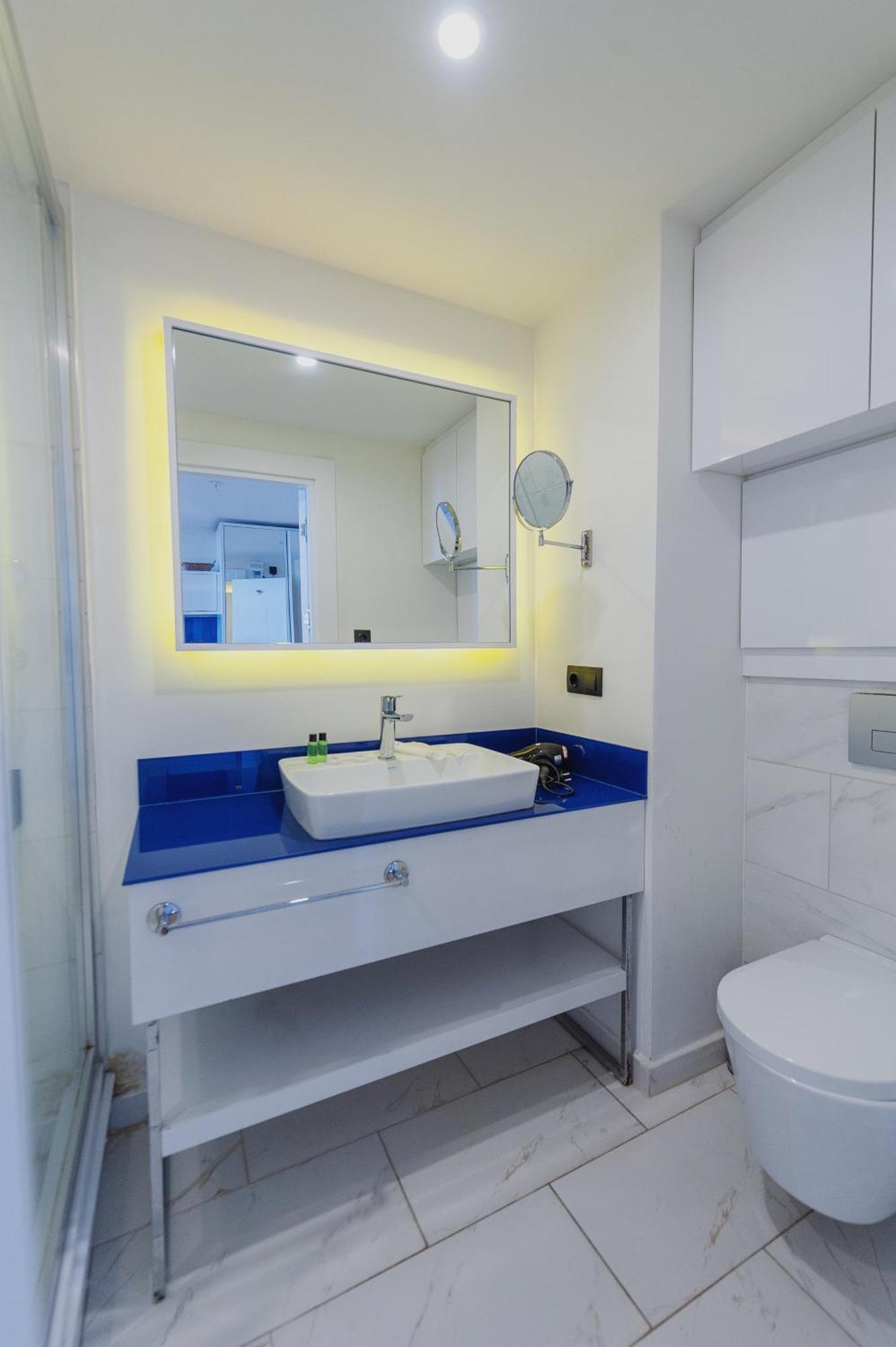 Hotel Black Sea Luxury Towers Batumi Esterno foto
