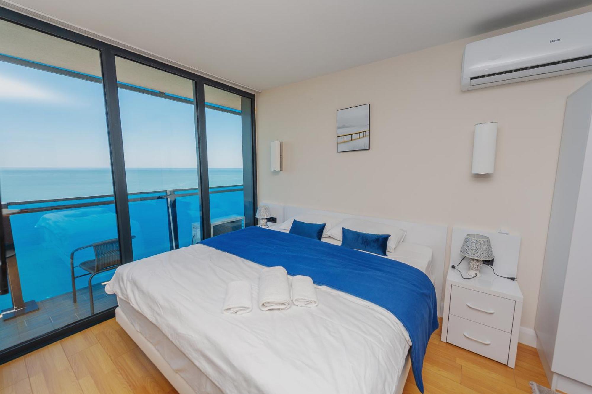 Hotel Black Sea Luxury Towers Batumi Esterno foto