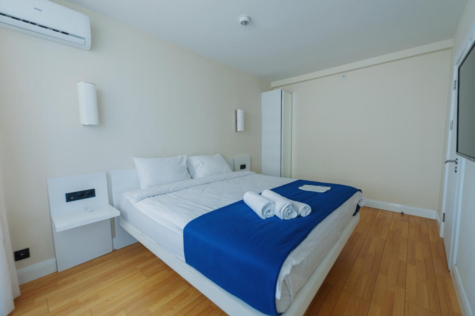 Hotel Black Sea Luxury Towers Batumi Esterno foto
