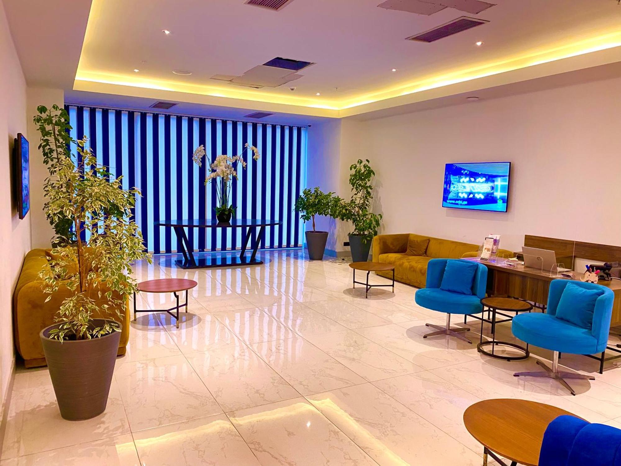 Hotel Black Sea Luxury Towers Batumi Esterno foto