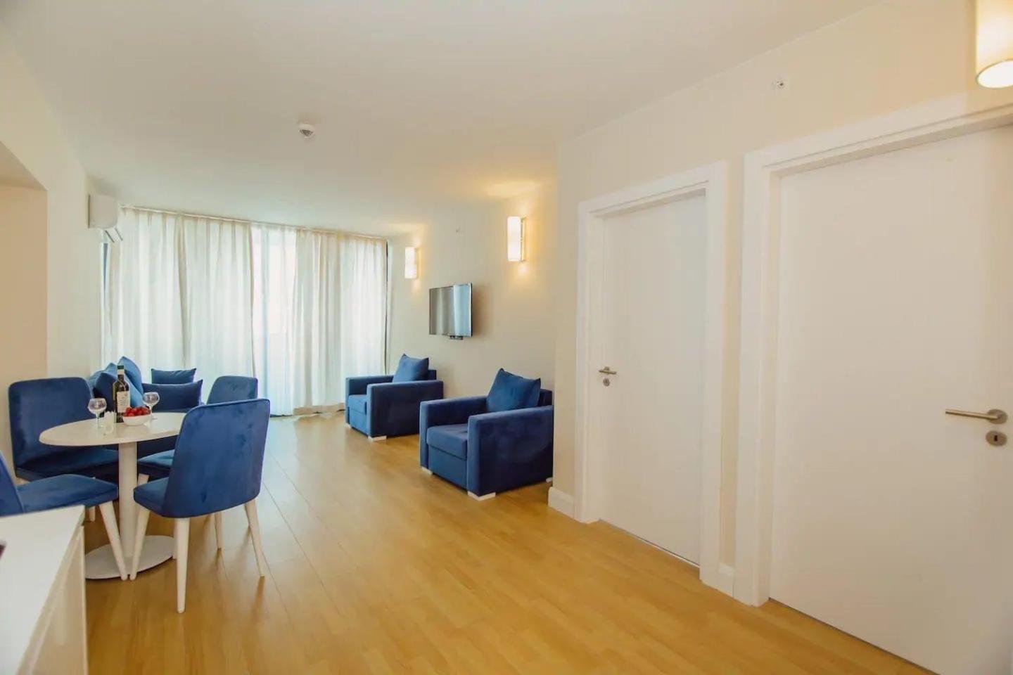 Hotel Black Sea Luxury Towers Batumi Esterno foto