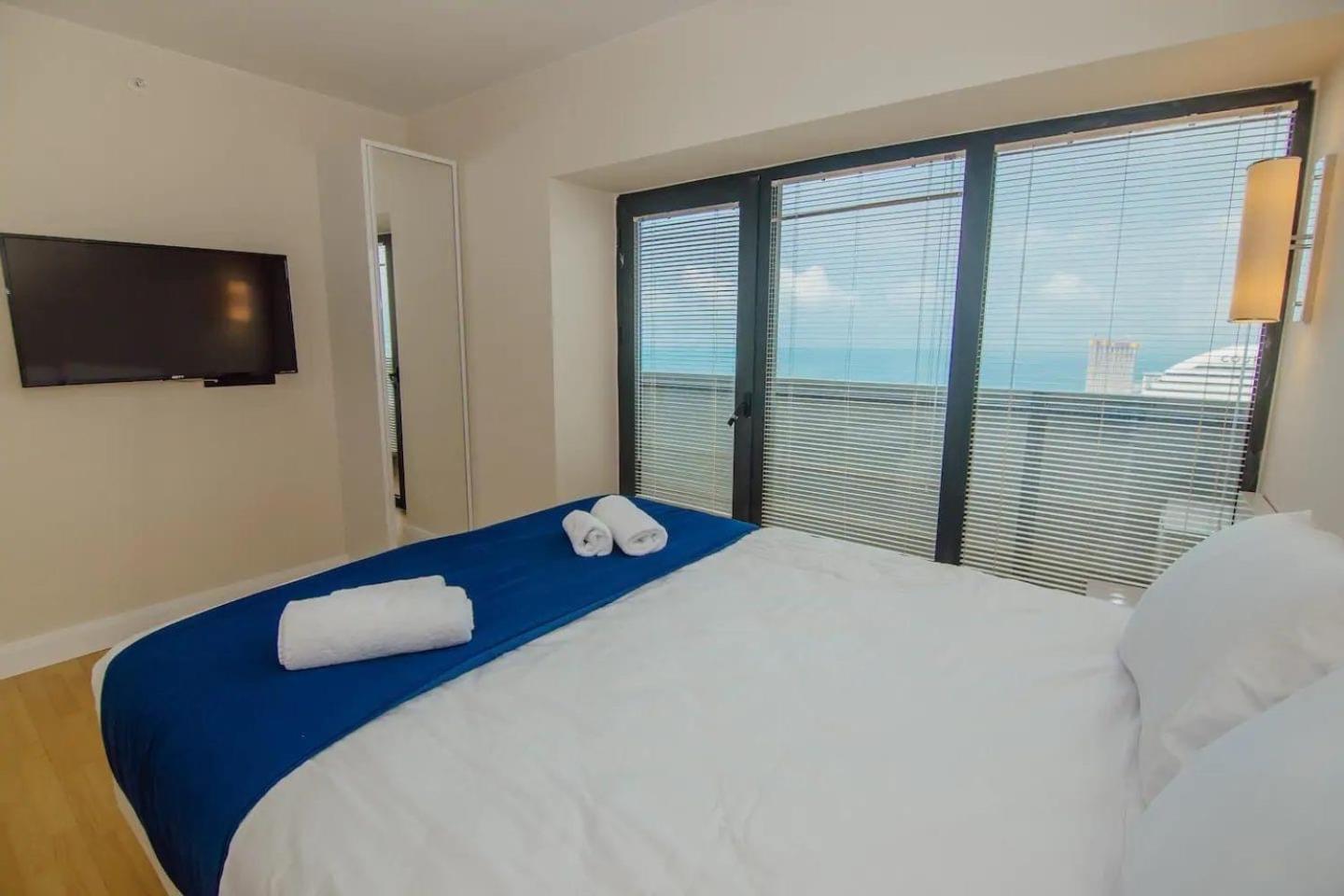 Hotel Black Sea Luxury Towers Batumi Esterno foto