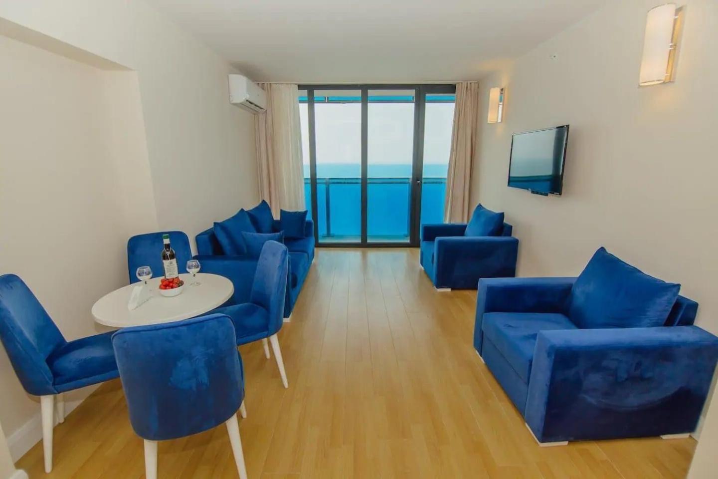 Hotel Black Sea Luxury Towers Batumi Esterno foto