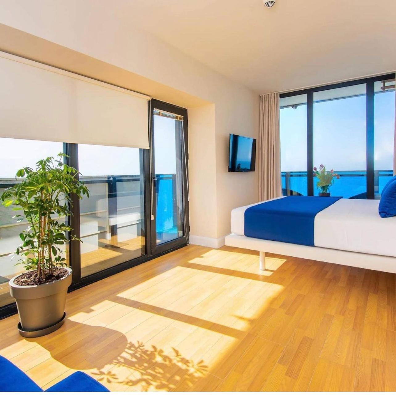 Hotel Black Sea Luxury Towers Batumi Esterno foto